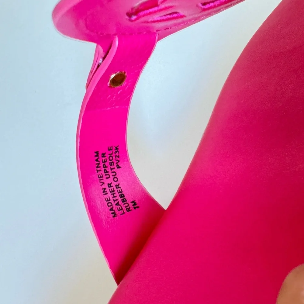 Michael Kors Aubrey Cut out Tumbled Leather Sandals Size 7M Electric Pink